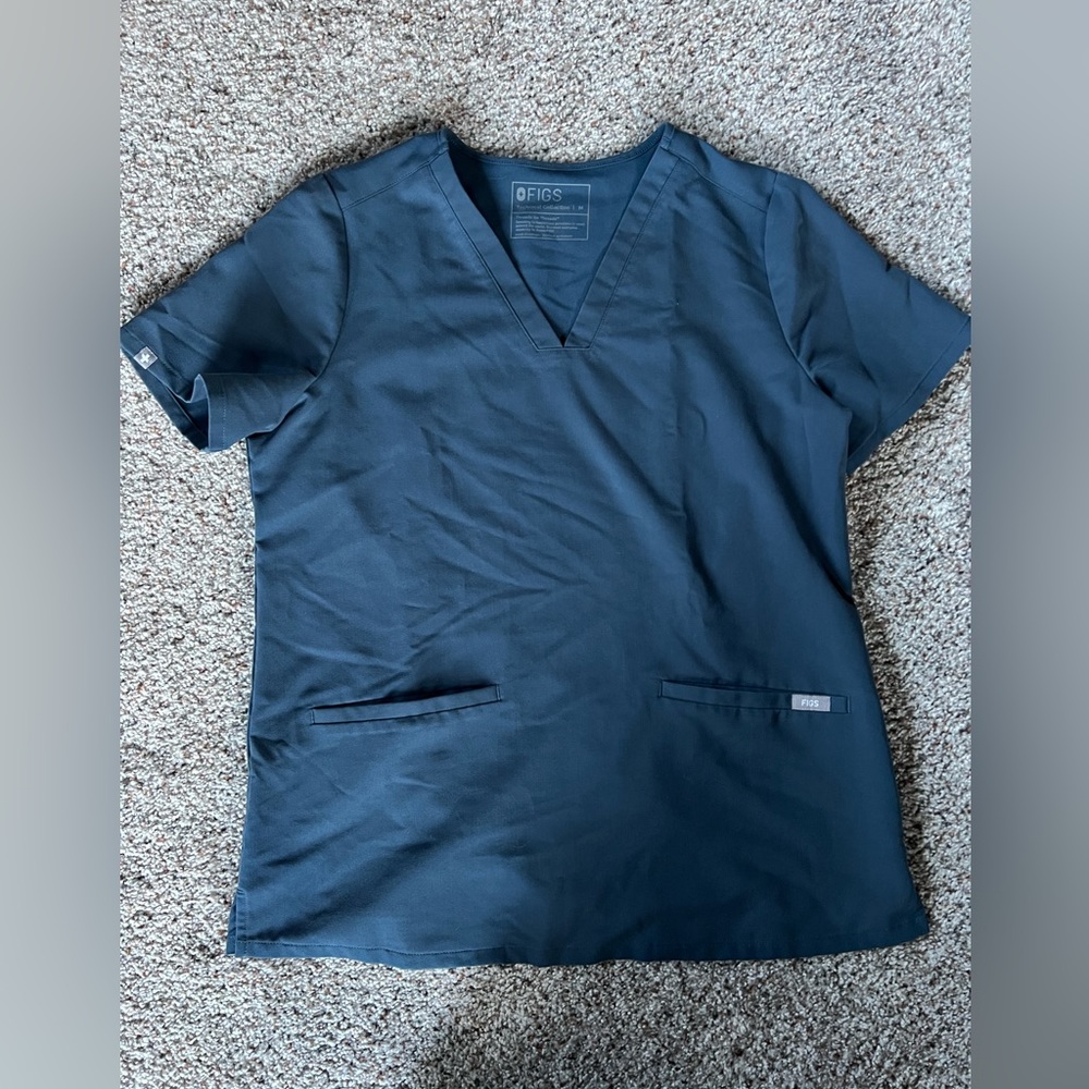 Figs 3 pocket scrub top
